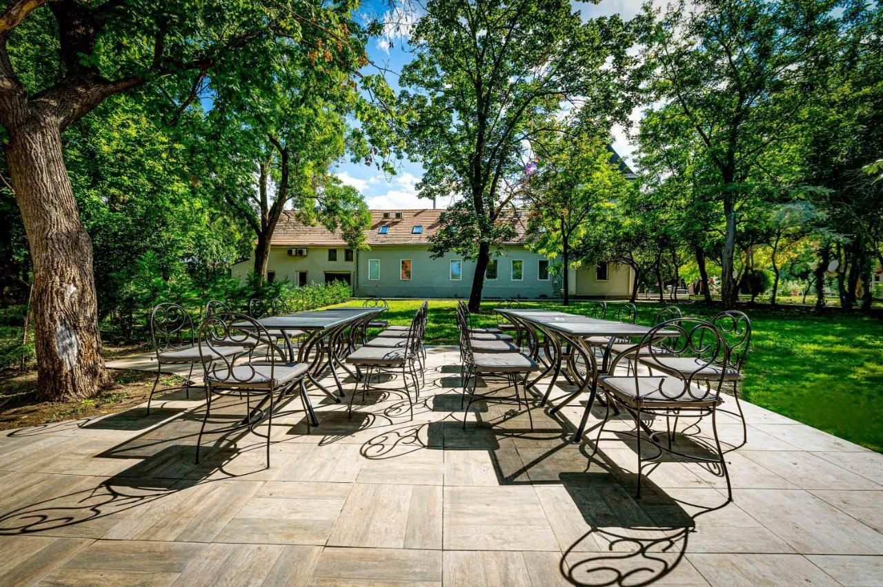 Herczeg Udvarhaz Poroszlo Exterior photo